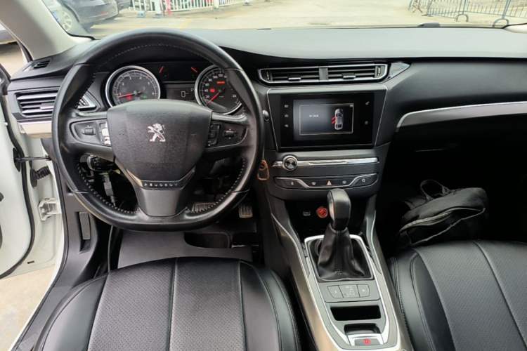 Used Peugeot 408 2016 1.6T Automatic Luxury Edition Center Console