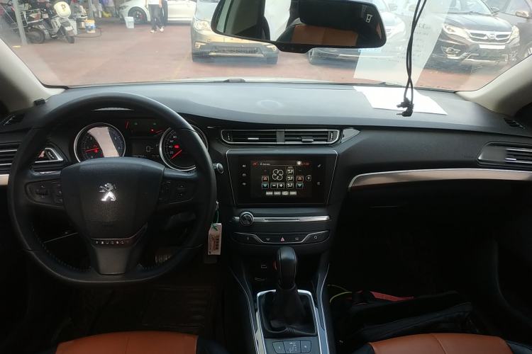Used Peugeot 408 2016 1.6T Automatic Luxury Edition Center Console