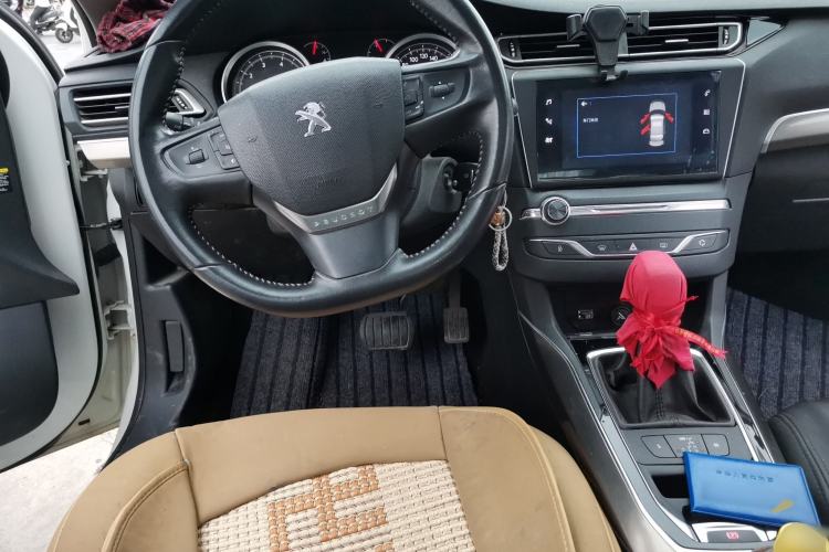 Used Peugeot 408 2016 1.6T Automatic Luxury Edition Center Console