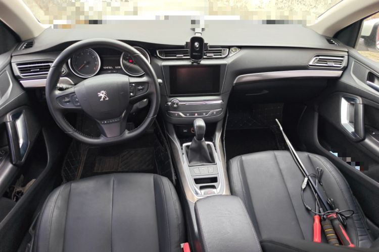 Used Peugeot 408 2016 1.6T Automatic Luxury Edition Center Console