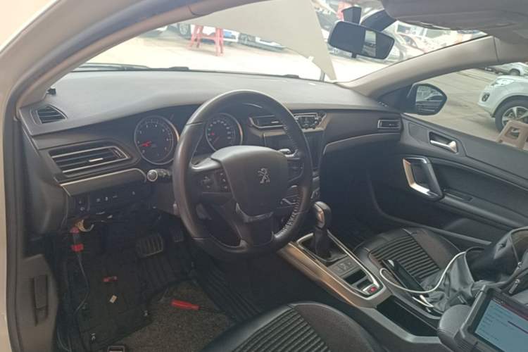 Used Peugeot 408 2016 1.6T Automatic Luxury Edition Center Console