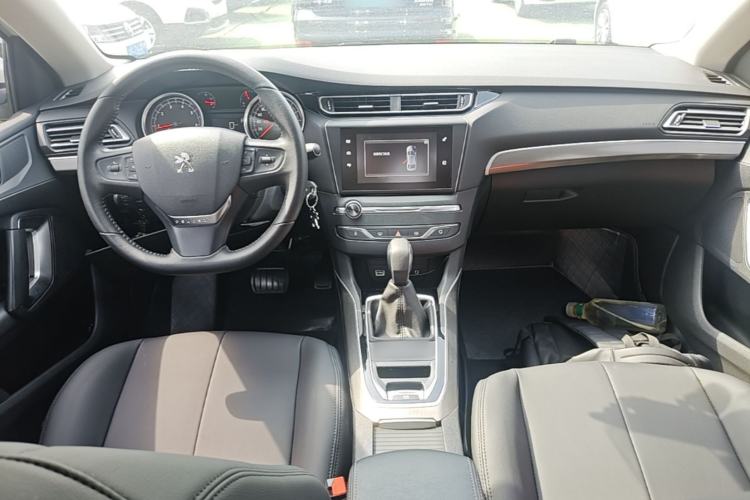 Used Peugeot 408 2016 1.6T Automatic Luxury Edition Center Console