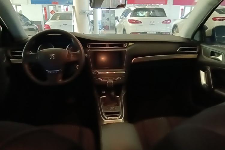 Used Peugeot 408 2016 1.6T Automatic Luxury Edition Center Console