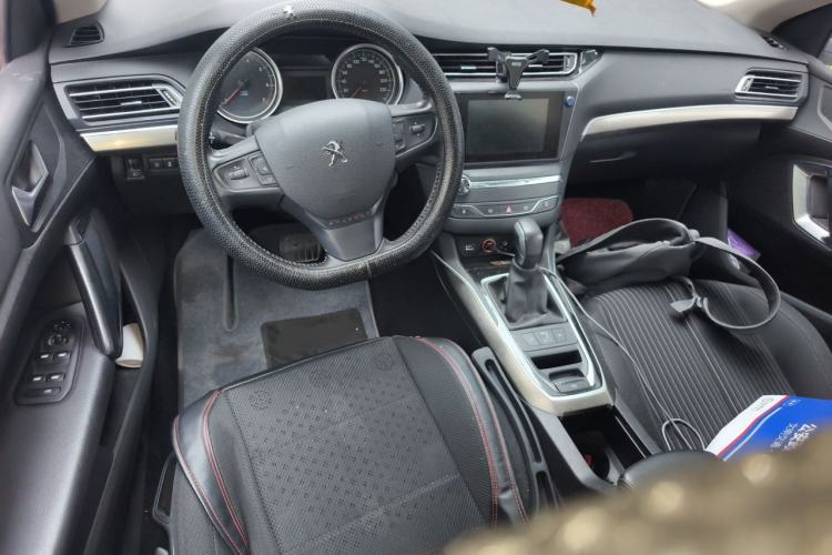 Used Peugeot 408 2016 1.6T Automatic Luxury Edition Center Console