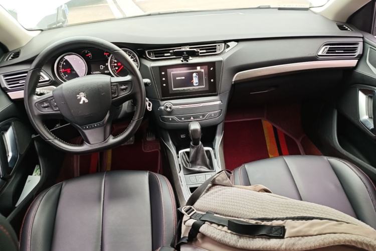 Used Peugeot 408 2016 1.6T Automatic Luxury Edition Center Console