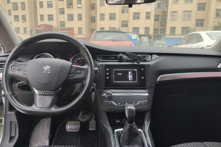 Used Peugeot 408 2016 1.6T Automatic Luxury Edition Center Console