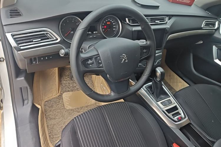Used Peugeot 408 2016 1.6T Automatic Luxury Edition Center Console