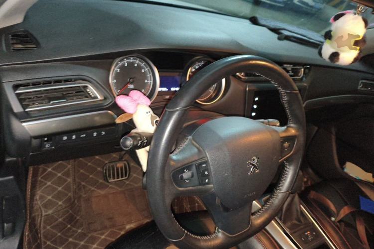 Used Peugeot 408 2016 1.6T Automatic Luxury Edition Center Console