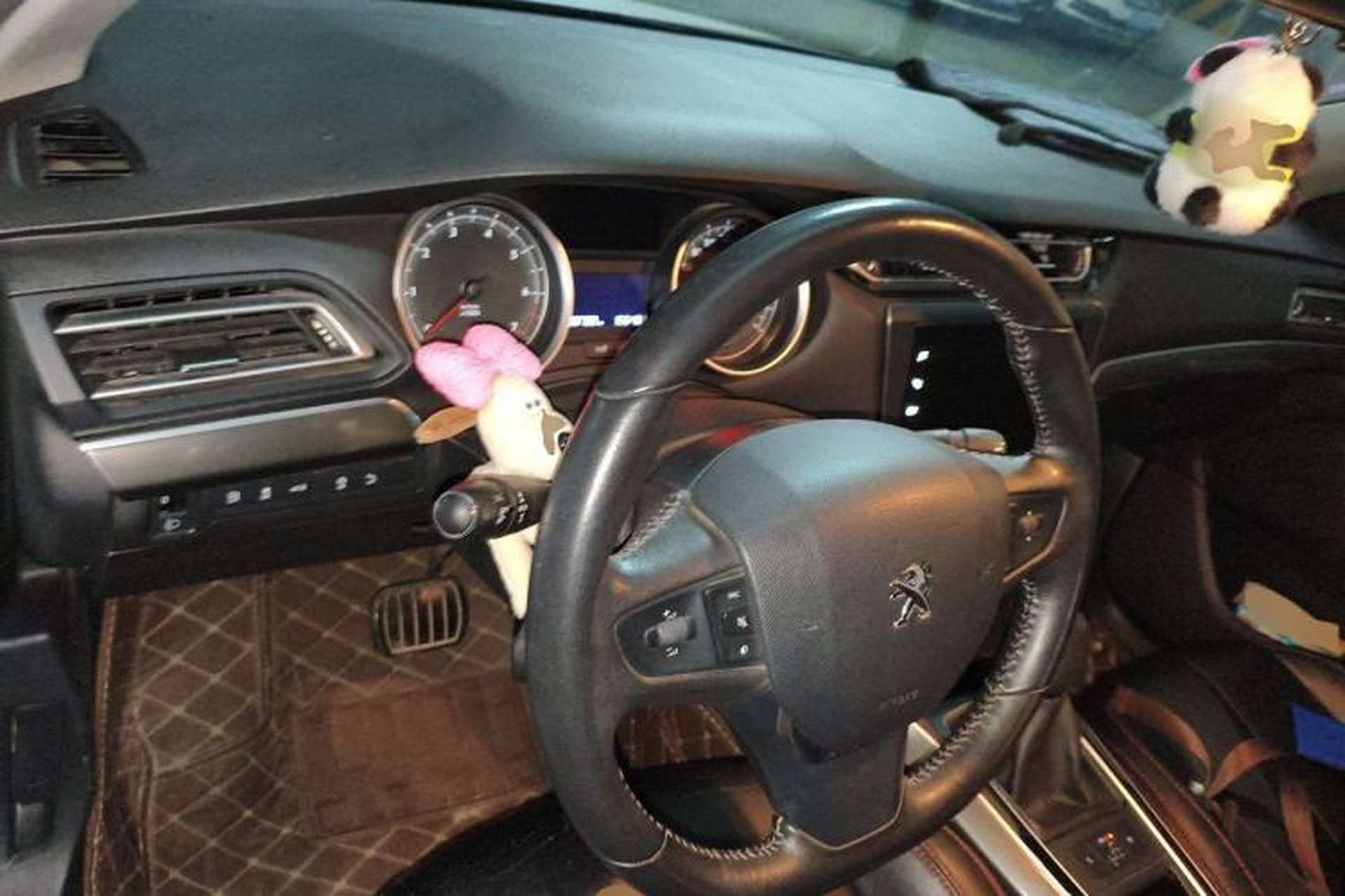 Used Peugeot 408 2016 1.6T Automatic Luxury Edition Center Console