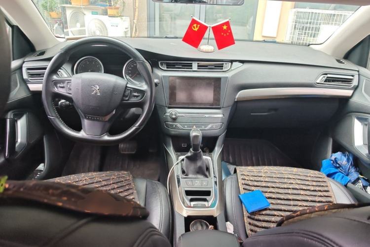 Used Peugeot 408 2016 1.6T Automatic Luxury Edition Center Console