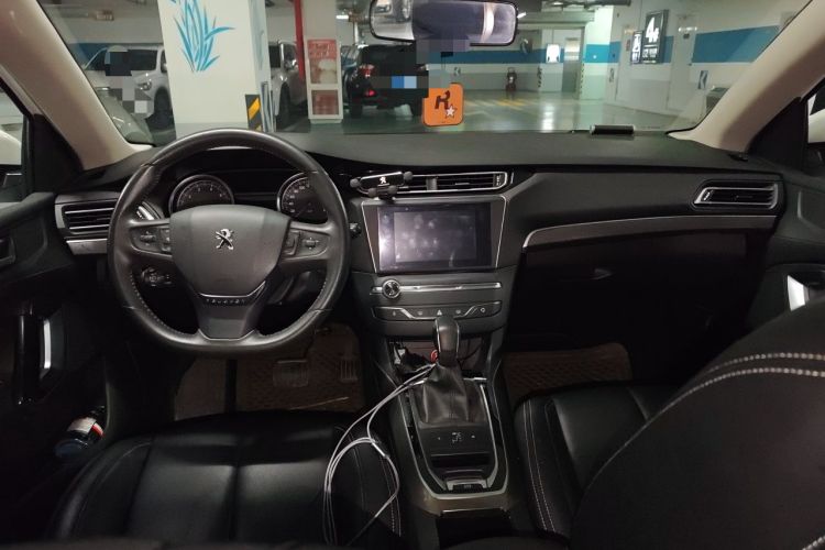 Used Peugeot 408 2016 1.6T Automatic Luxury Edition Center Console