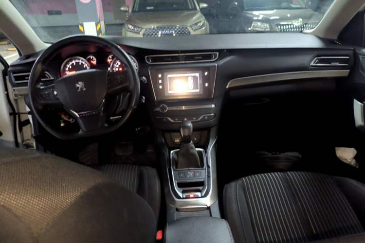 Used Peugeot 408 2016 1.6T Automatic Luxury Edition Center Console