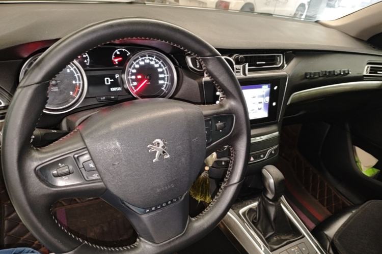 Used Peugeot 408 2016 1.6T Automatic Luxury Edition Center Console