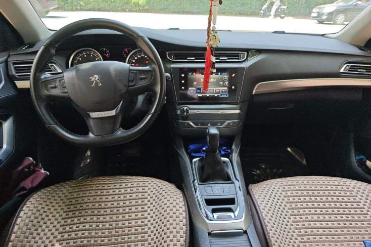 Used Peugeot 408 2016 1.6T Automatic Luxury Edition Center Console