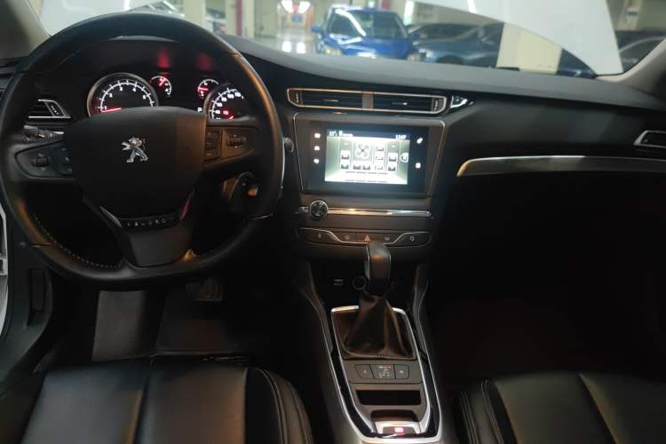 Used Peugeot 408 2016 1.6T Automatic Luxury Edition Center Console