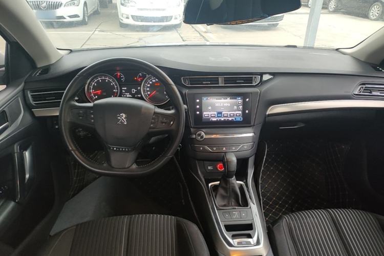 Used Peugeot 408 2016 1.6T Automatic Luxury Edition Center Console