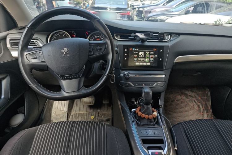 Used Peugeot 408 2016 1.6T Automatic Luxury Edition Center Console