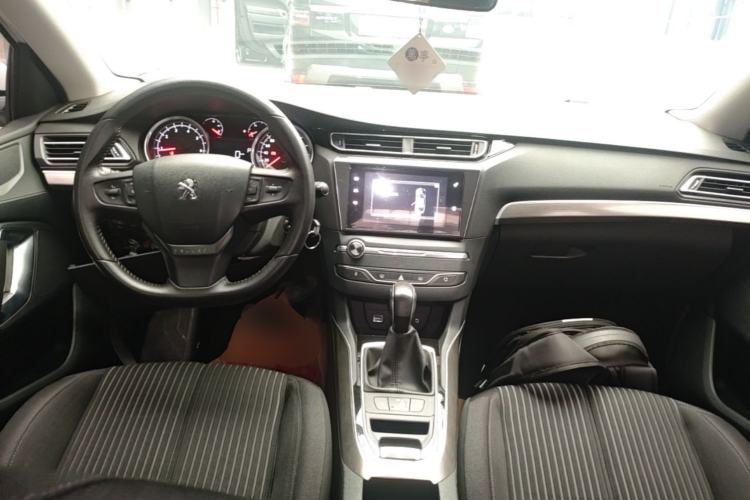 Used Peugeot 408 2016 1.6T Automatic Luxury Edition Center Console