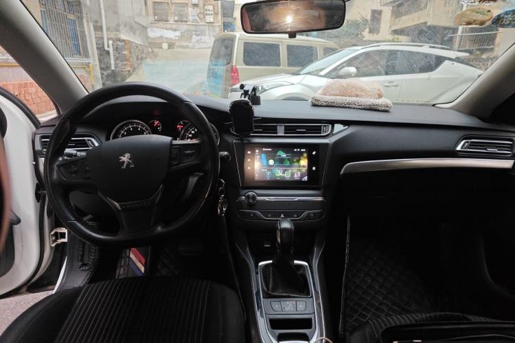 Used Peugeot 408 2016 1.6T Automatic Luxury Edition Center Console
