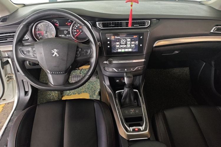 Used Peugeot 408 2016 1.6T Automatic Luxury Edition Center Console