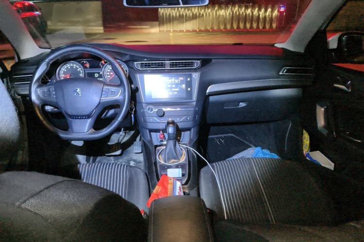 Used Peugeot 408 2016 1.6T Automatic Luxury Edition Center Console