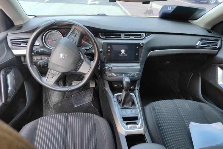 Used Peugeot 408 2016 1.6T Automatic Luxury Edition Center Console