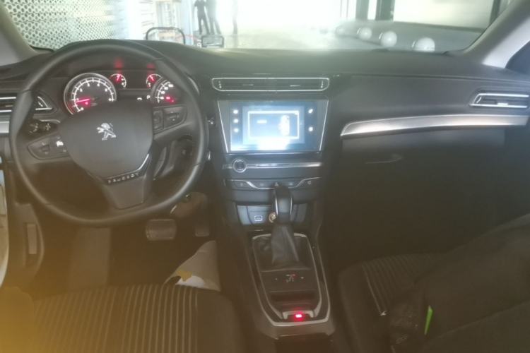 Used Peugeot 408 2016 1.6T Automatic Luxury Edition Center Console