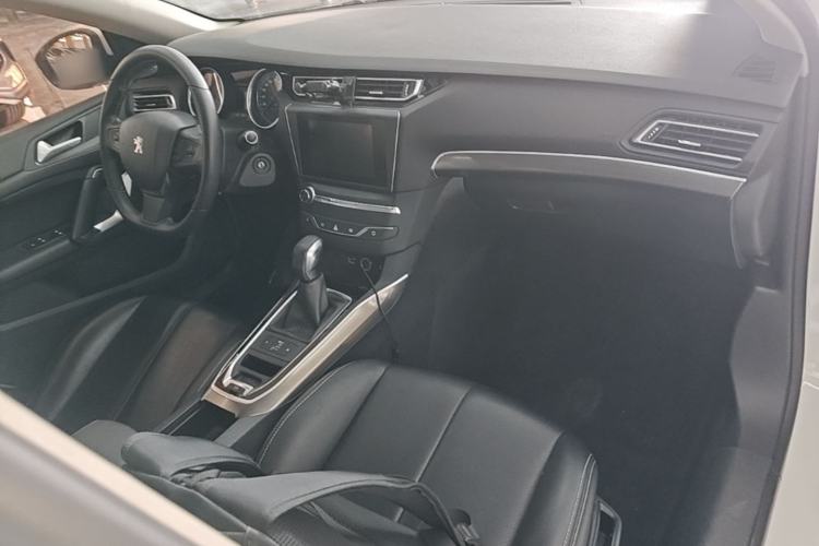 Used Peugeot 408 2016 1.6T Automatic Luxury Edition Center Console