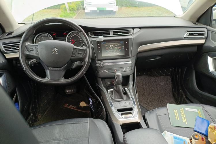 Used Peugeot 408 2016 1.6T Automatic Luxury Edition Center Console