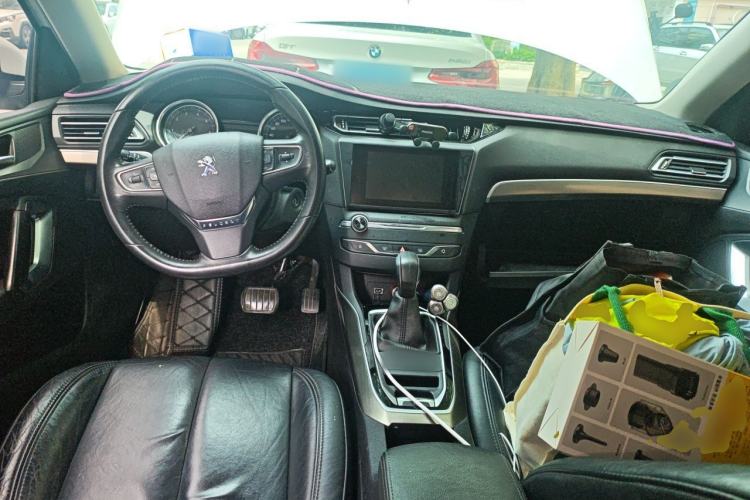 Used Peugeot 408 2016 1.6T Automatic Luxury Edition Center Console