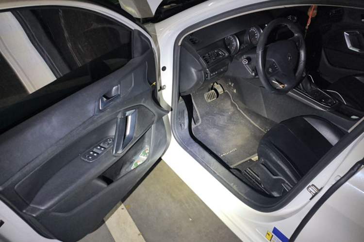 Used Peugeot 408 2016 1.6T Automatic Luxury Edition Driver Seat