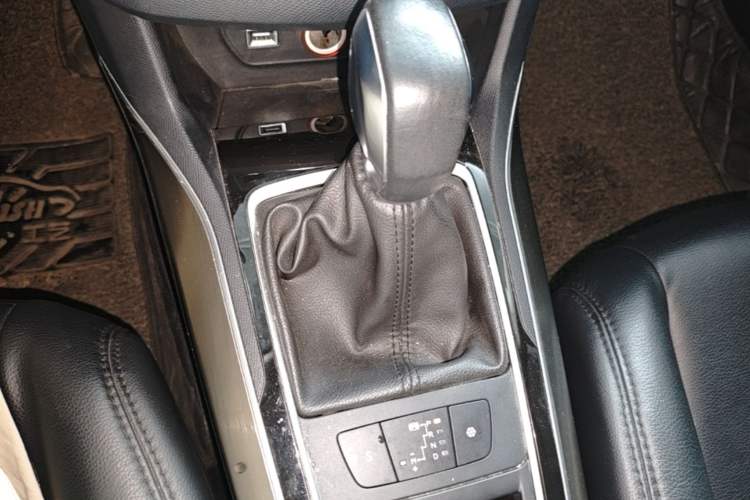 Used Peugeot 408 2016 1.6T Automatic Luxury Edition Gear Lever