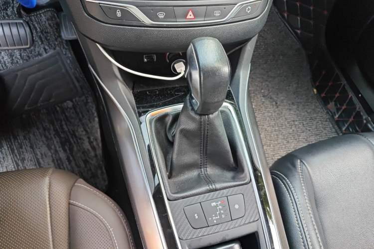 Used Peugeot 408 2016 1.6T Automatic Luxury Edition Gear Lever