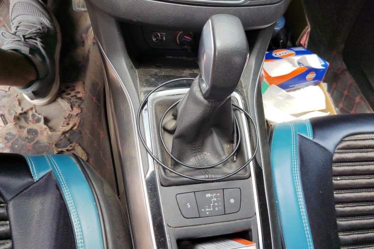 Used Peugeot 408 2016 1.6T Automatic Luxury Edition Gear Lever