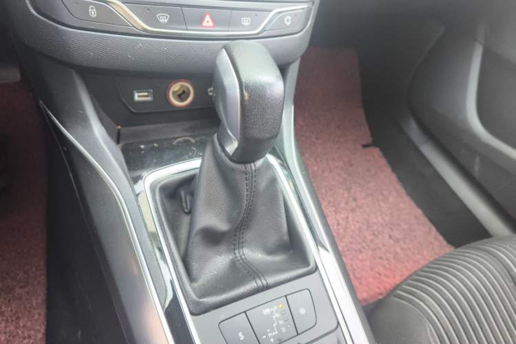Used Peugeot 408 2016 1.6T Automatic Luxury Edition Gear Lever
