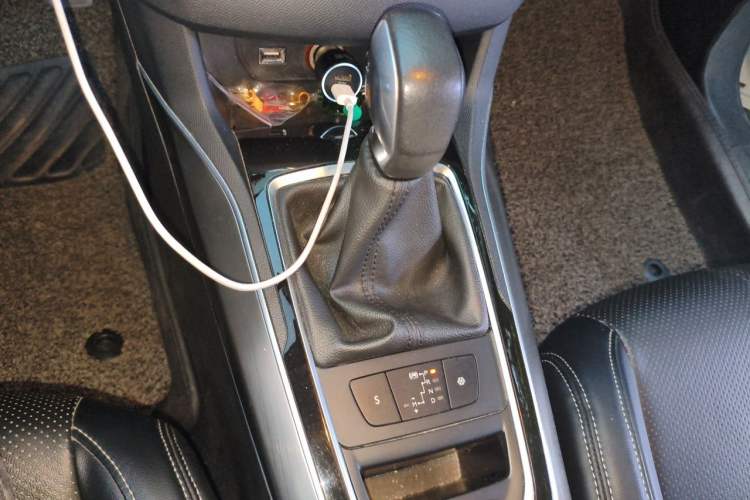 Used Peugeot 408 2016 1.6T Automatic Luxury Edition Gear Lever