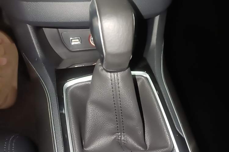 Used Peugeot 408 2016 1.6T Automatic Luxury Edition Gear Lever