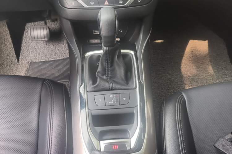 Used Peugeot 408 2016 1.6T Automatic Luxury Edition Gear Lever