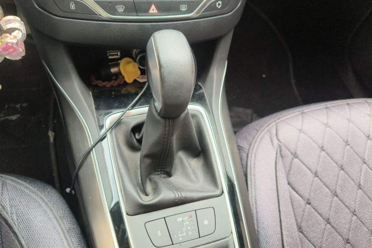 Used Peugeot 408 2016 1.6T Automatic Luxury Edition Gear Lever