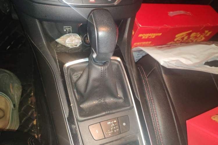 Used Peugeot 408 2016 1.6T Automatic Luxury Edition Gear Lever