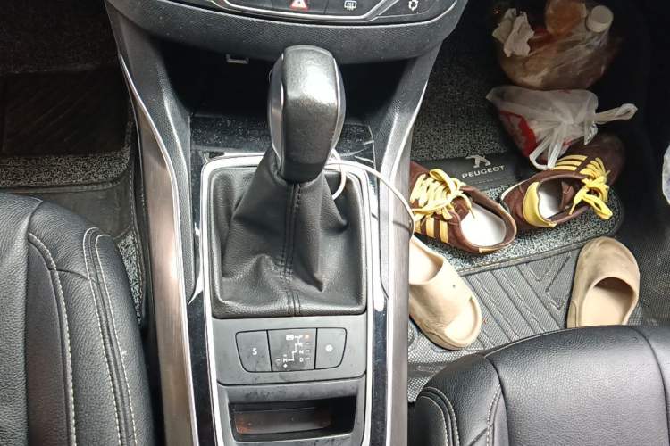 Used Peugeot 408 2016 1.6T Automatic Luxury Edition Gear Lever