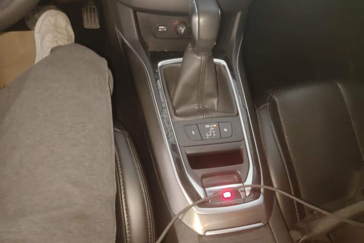 Used Peugeot 408 2016 1.6T Automatic Luxury Edition Gear Lever