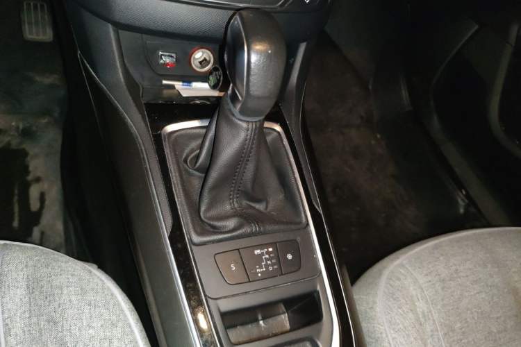Used Peugeot 408 2016 1.6T Automatic Luxury Edition Gear Lever