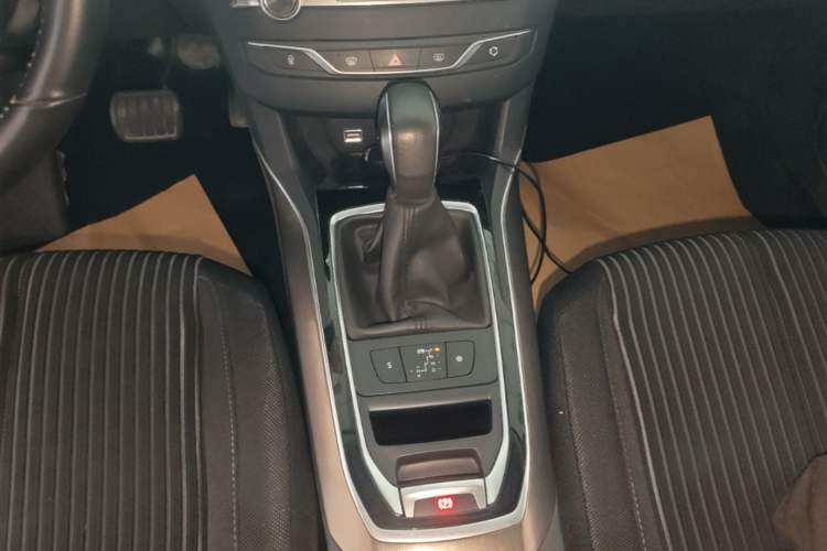 Used Peugeot 408 2016 1.6T Automatic Luxury Edition Gear Lever