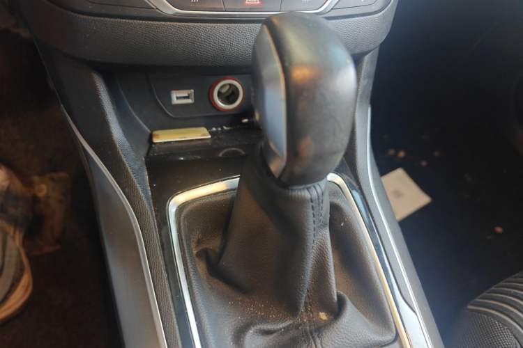 Used Peugeot 408 2016 1.6T Automatic Luxury Edition Gear Lever