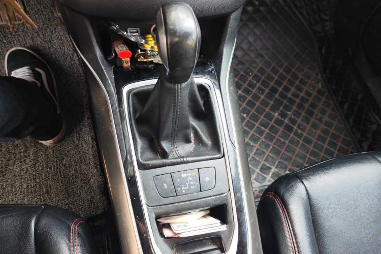 Used Peugeot 408 2016 1.6T Automatic Luxury Edition Gear Lever