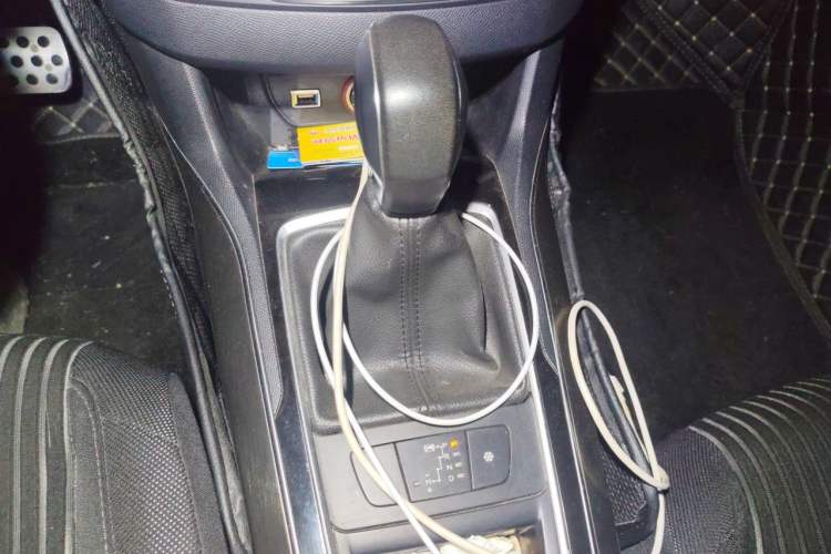 Used Peugeot 408 2016 1.6T Automatic Luxury Edition Gear Lever