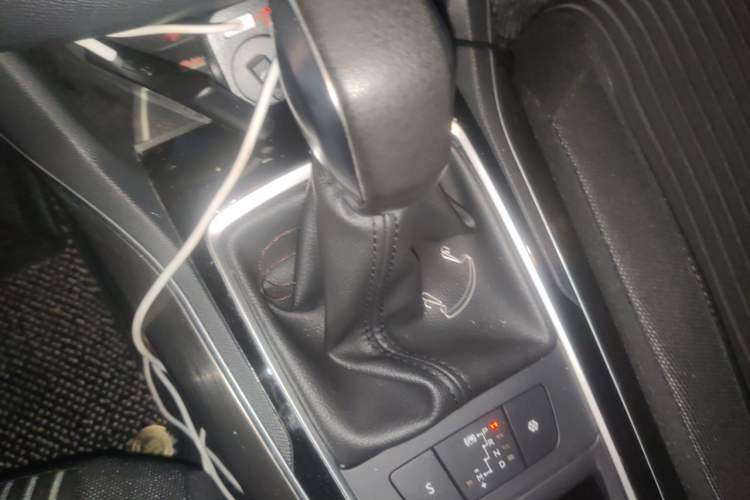 Used Peugeot 408 2016 1.6T Automatic Luxury Edition Gear Lever