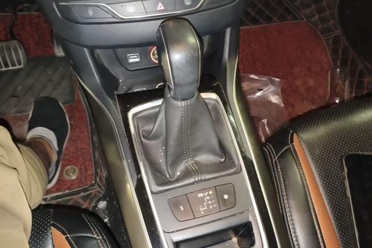 Used Peugeot 408 2016 1.6T Automatic Luxury Edition Gear Lever