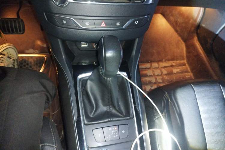 Used Peugeot 408 2016 1.6T Automatic Luxury Edition Gear Lever
